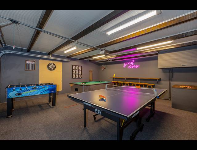 7 BEDROOM HOUSE TO LET IN CAMPS BAY